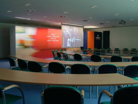 System audiowizualny w dużej sali konferencyjnej 8