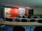 System audiowizualny w dużej sali konferencyjnej 8